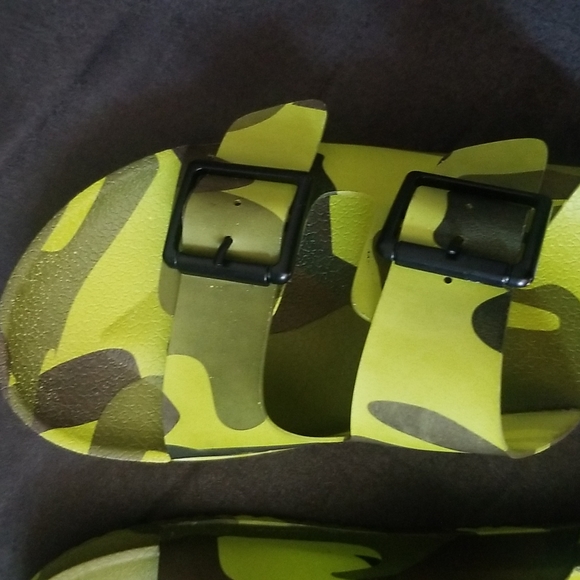 Steve madden water slide sandal - Picture 2 of 5